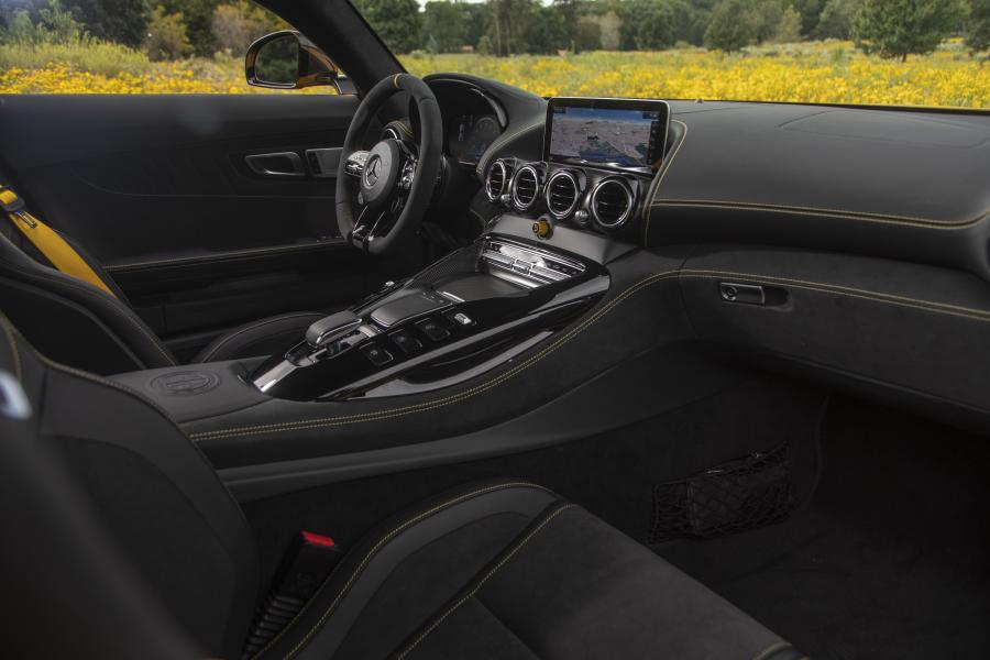 Интерьер Mercedes-AMG GT R (C190) 2019 года  (NA) (фото 69 из 85)